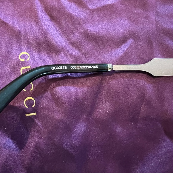 Authentic GUCCI Sunglasses - Picture 7 of 8